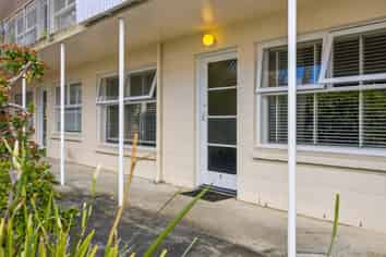 2/145 Bassett Road, Remuera