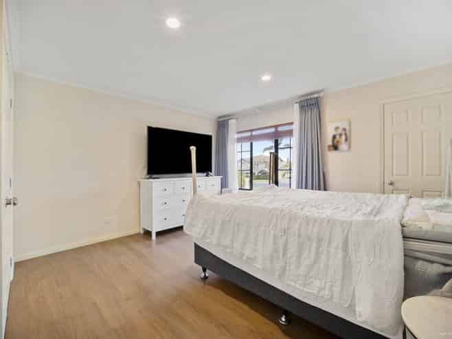 8 Kahala Place, West Harbour