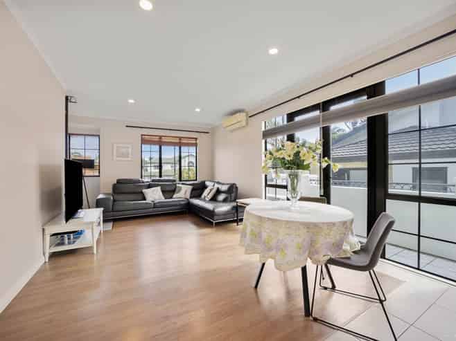 8 Kahala Place, West Harbour