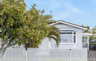 90 Huia Road, Point Chevalier
