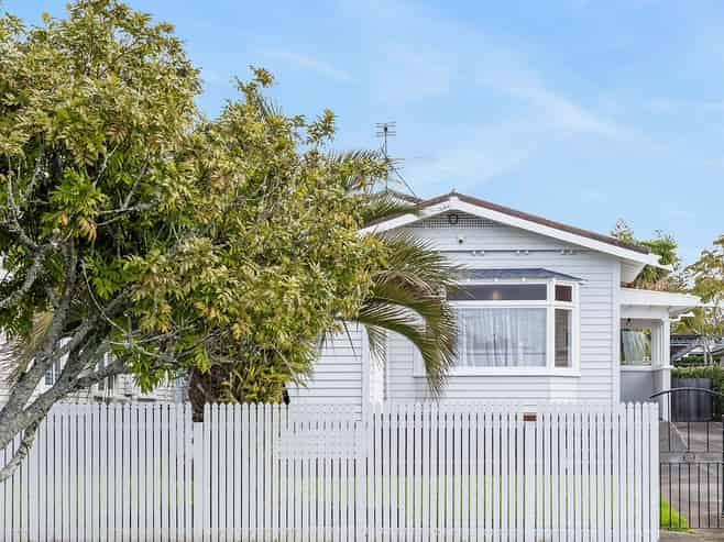 90 Huia Road, Point Chevalier