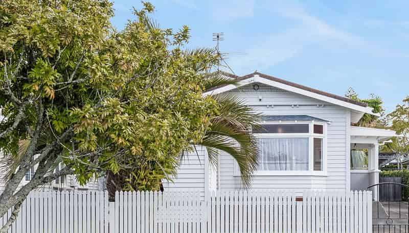 90 Huia Road, Point Chevalier
