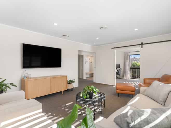 11 Leicester Parade, Somerville