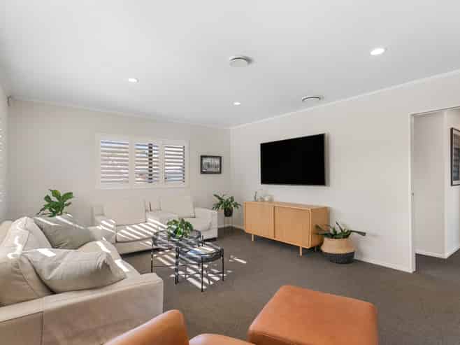 11 Leicester Parade, Somerville