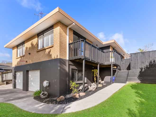 11 Leicester Parade, Somerville