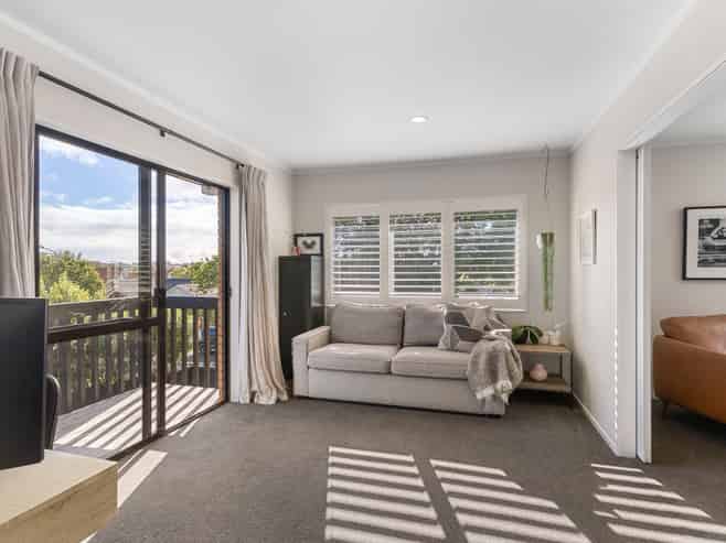 11 Leicester Parade, Somerville