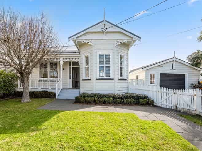 144 Queen Street, Northcote Point