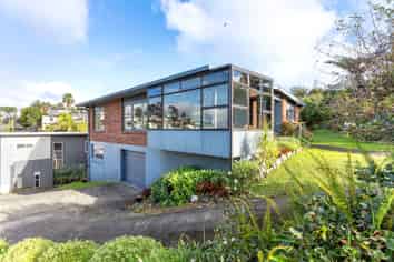 1/4 Elizabeth Place, Mairangi Bay