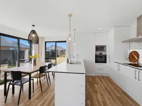 10 Helicon Street, Pegasus
