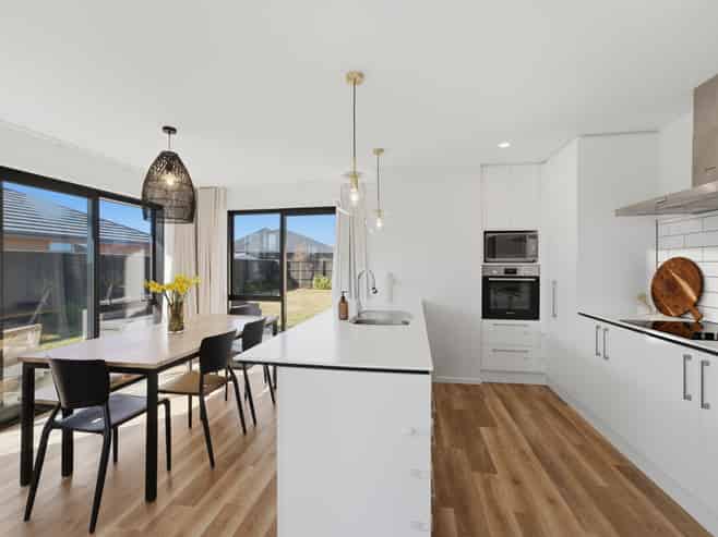 10 Helicon Street, Pegasus