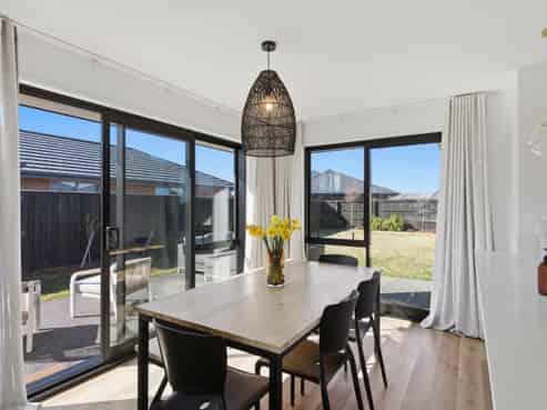 10 Helicon Street, Pegasus