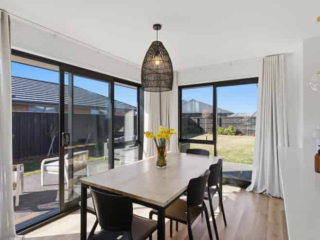 10 Helicon Street, Pegasus