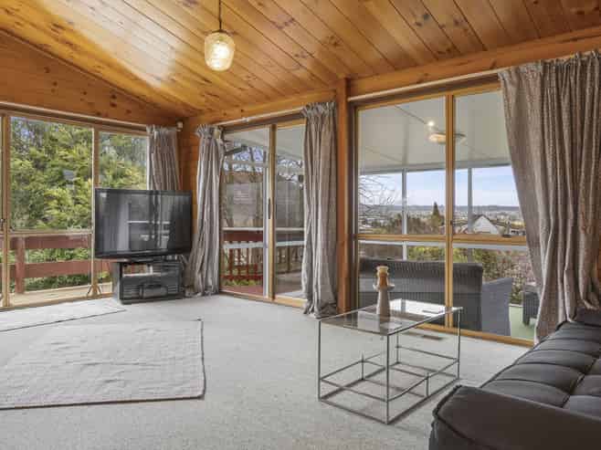 30 Olive Avenue, Nukuhau
