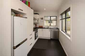 14B Charlemont Street, Whitiora