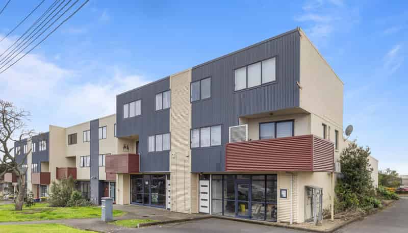 1a/10 Corban Avenue, Henderson