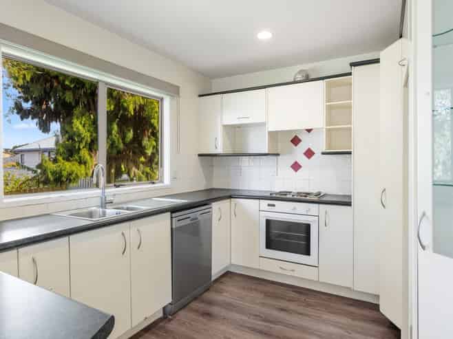 2 Glucina Avenue, West Harbour