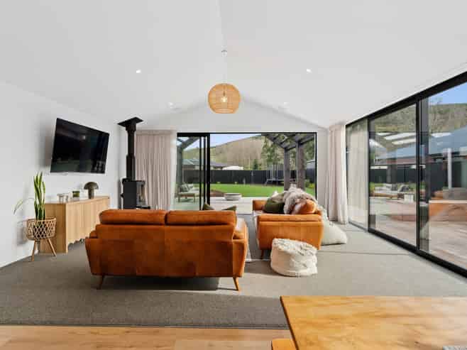 15 Franks Place, Outram