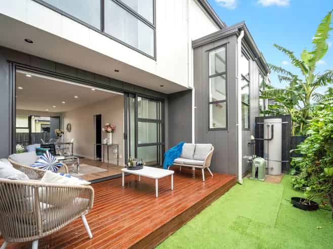 7/8 Bagnall Avenue, Point England