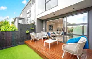 7/8 Bagnall Avenue, Point England