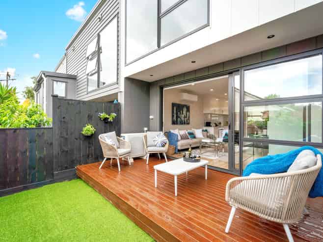 7/8 Bagnall Avenue, Point England