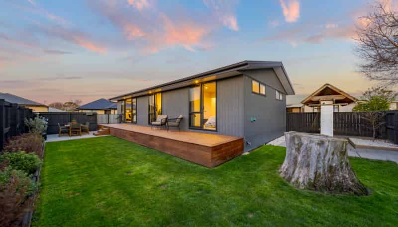 6 Youngston Lane, Woolston