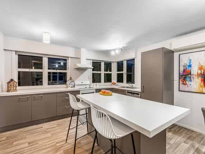 2/111 Hobsonville Road, West Harbour