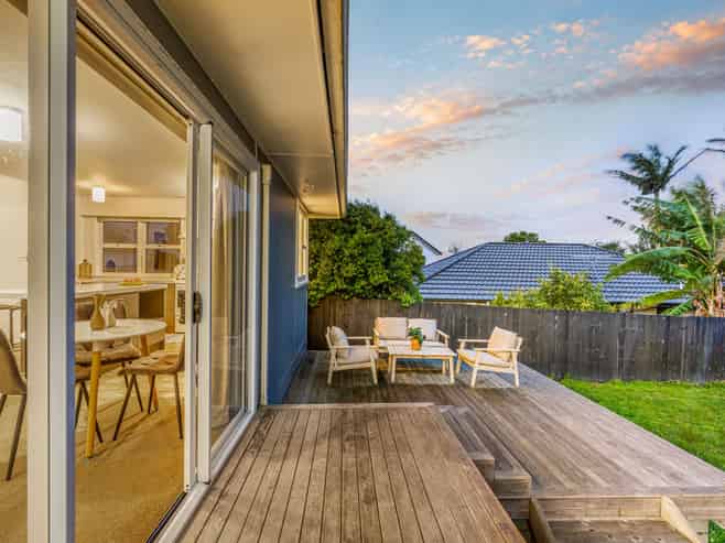 2/111 Hobsonville Road, West Harbour
