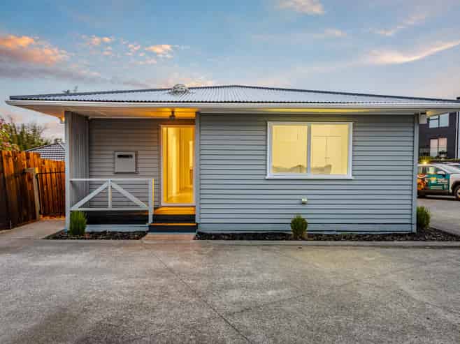 2/111 Hobsonville Road, West Harbour