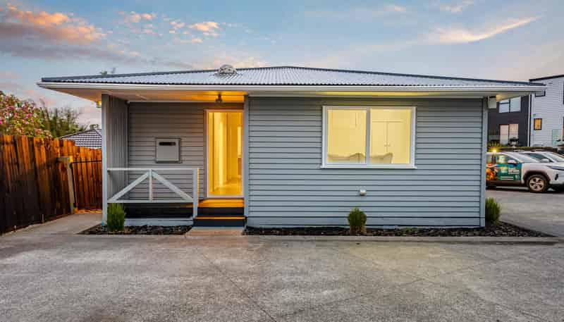 2/111 Hobsonville Road, West Harbour