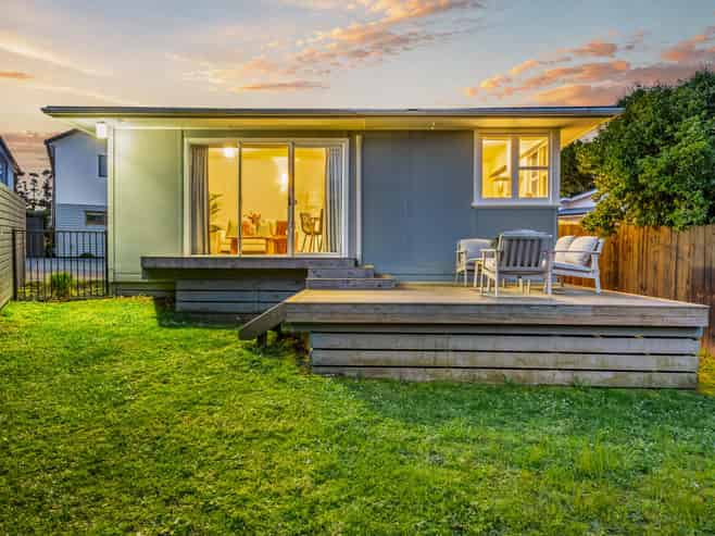 2/111 Hobsonville Road, West Harbour