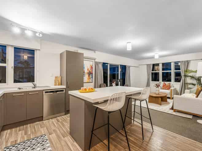 2/111 Hobsonville Road, West Harbour