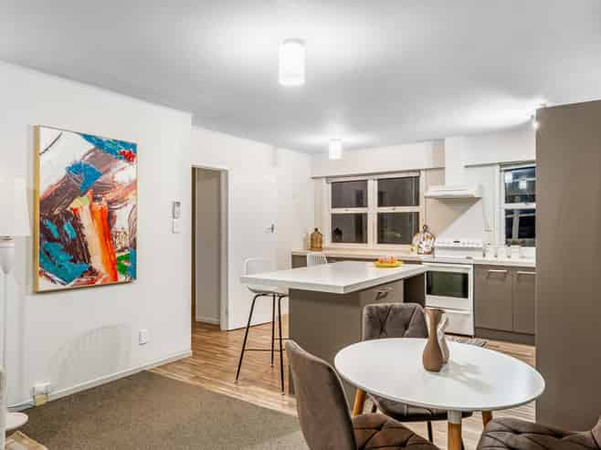 2/111 Hobsonville Road, West Harbour