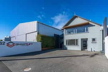 Modern City Fringe Warehouse & Office 