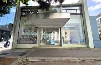 High profile Newmarket showroom/retail