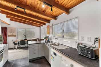 38 Thorburn Avenue, Red Beach
