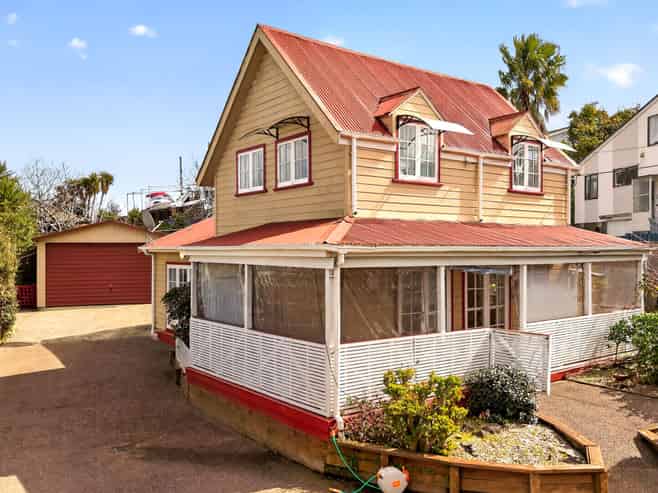 60 Makora Road, MASSEY