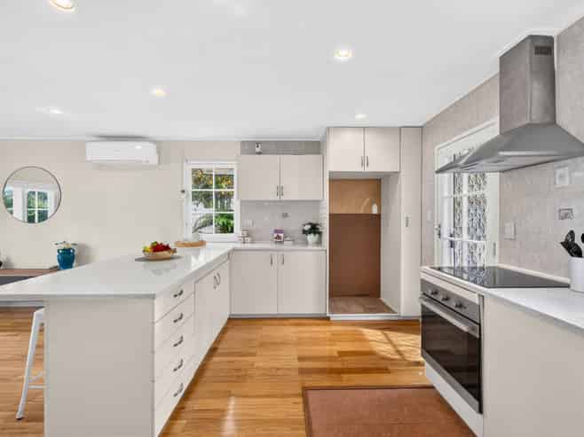 60 Makora Road, MASSEY