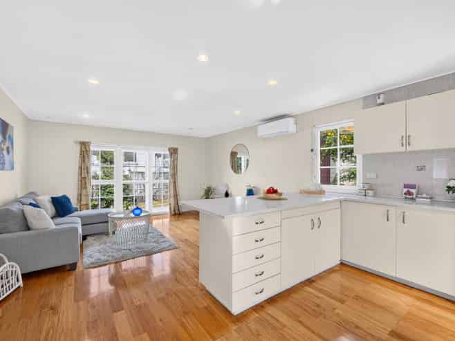 60 Makora Road, MASSEY