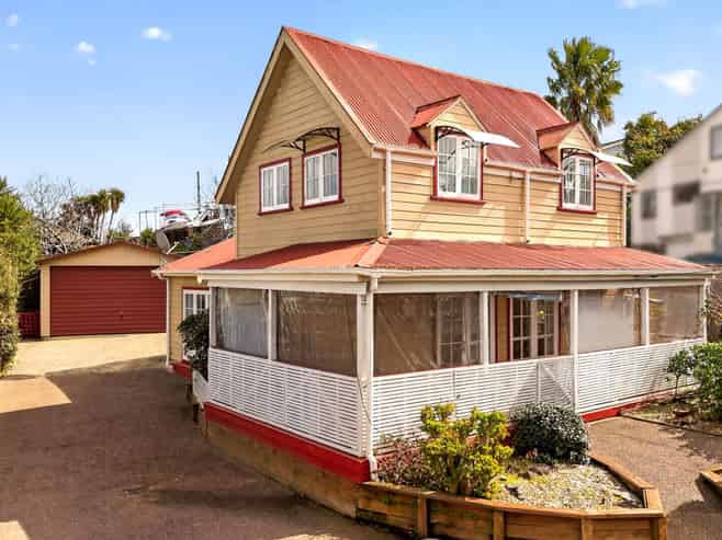 60 Makora Road, MASSEY