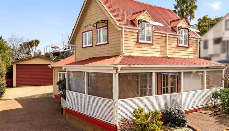 60 Makora Road, MASSEY