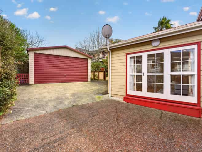 60 Makora Road, MASSEY