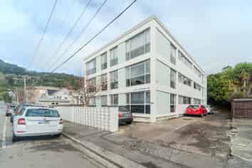 2/2-4 Victoria Court Queen Street, Mount Victoria