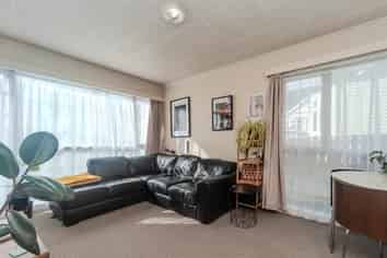 2/2-4 Victoria Court Queen Street, Mount Victoria