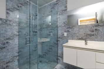 24 Weston Avenue, Roslyn