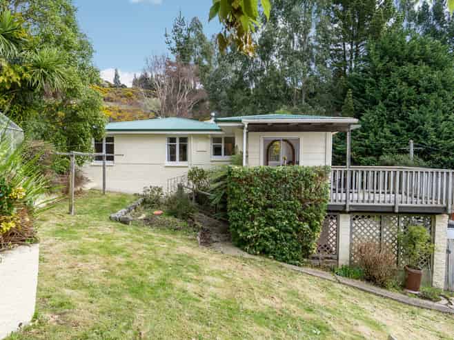 8 Roy Crescent, Concord