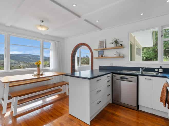 8 Roy Crescent, Concord