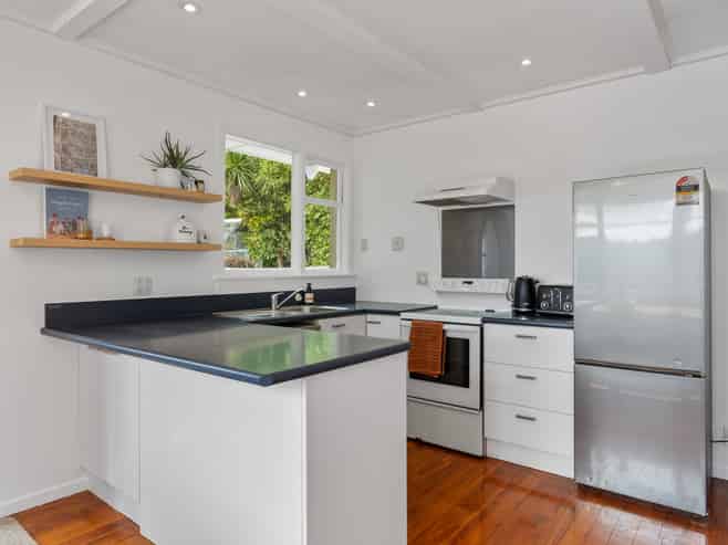 8 Roy Crescent, Concord