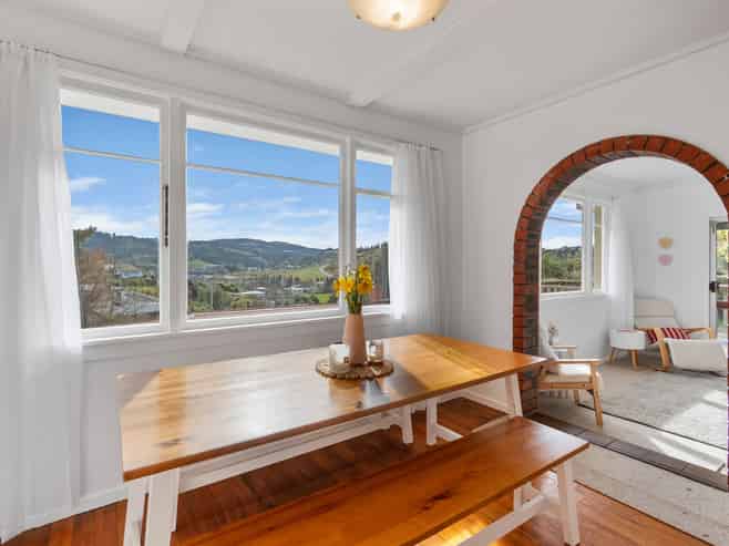 8 Roy Crescent, Concord