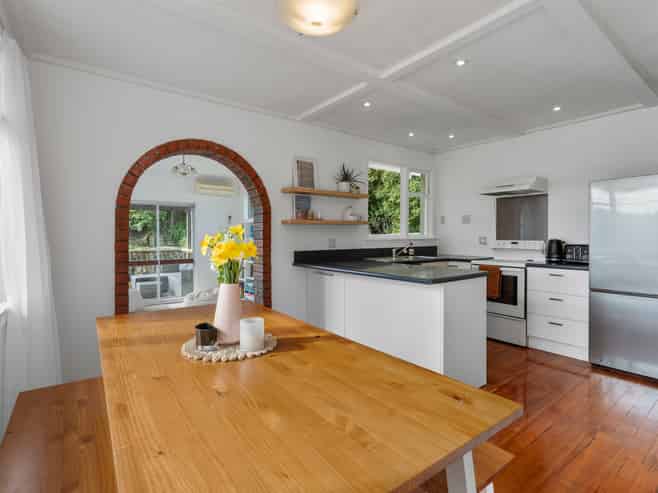 8 Roy Crescent, Concord