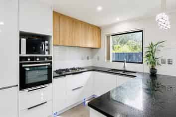 18 Calvert Avenue, Mangere East